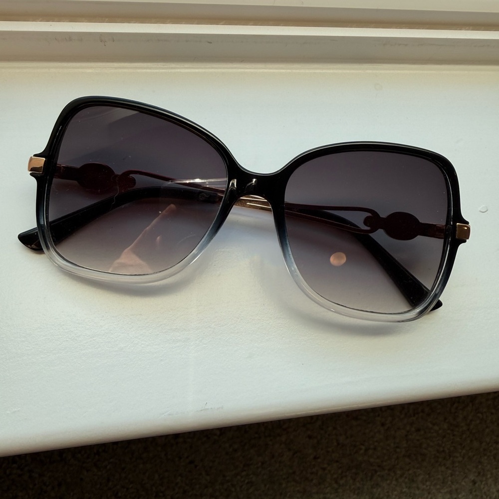 Jessica Simpson Black and Gold Sunglasses